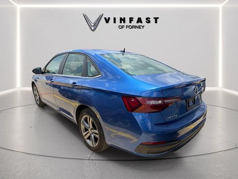 Used 2024 Volkswagen Jetta SE FWD image 2