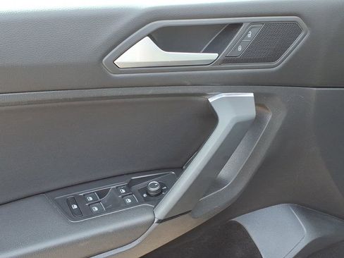 Used 2019 Volkswagen Tiguan SE w/ Panoramic Sunroof Package AWD/4WD image 11