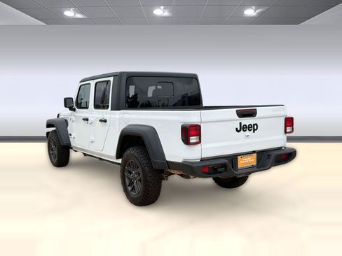 Certified 2025 Jeep Gladiator Sport AWD/4WD image 3