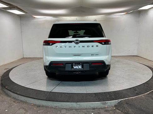Used 2022 Nissan Pathfinder SV image 4