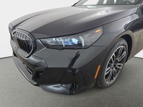 New 2026 BMW 530i xDrive w/ M Sport Package AWD/4WD image 33