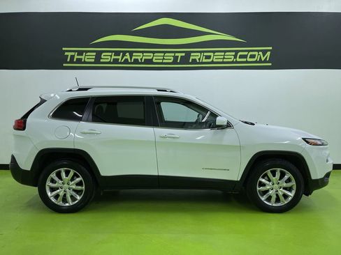 Used 2017 Jeep Cherokee Limited image 11