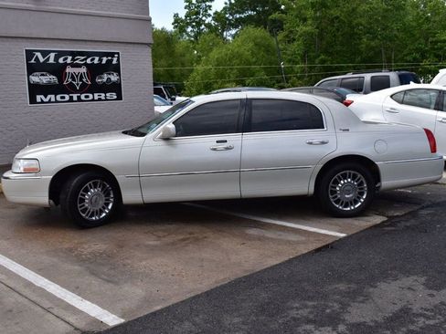 Used 2007 Lincoln Town Car Signature Limited RWD image 3