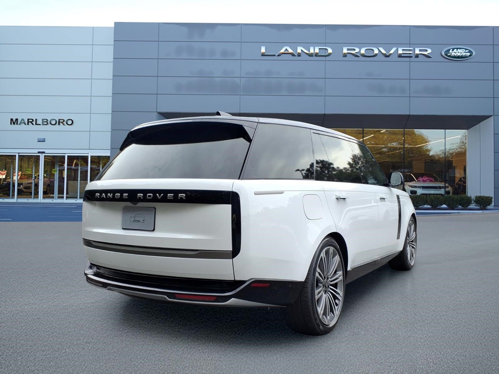 New 2027 Land Rover Range Rover Long Wheelbase SE AWD/4WD image 2