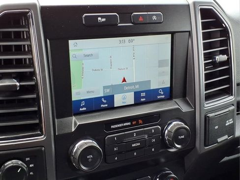 Used 2019 Ford F150 XLT w/ Equipment Group 302A Luxury AWD/4WD image 8