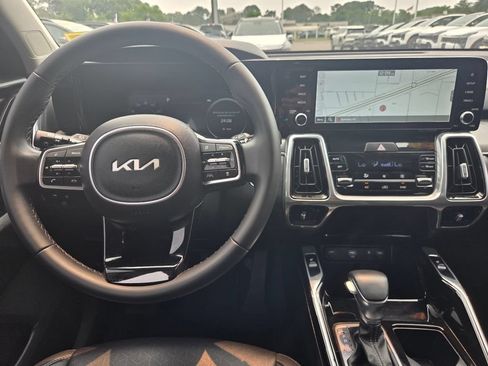 Used 2023 Kia Sorento SX AWD/4WD image 12