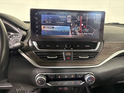 Used 2023 Nissan Altima 2.5 SV w/ SV Premium Package image 15