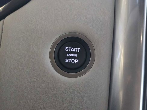 Used 2025 Land Rover Discovery Metropolitan Edition image 27