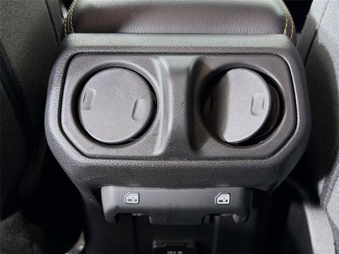 Used 2025 Jeep Wrangler Sahara image 24