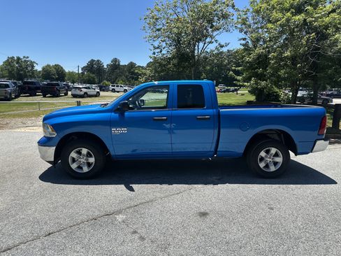 Used 2024 RAM 1500 Classic SLT AWD/4WD image 8