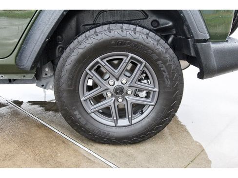 Used 2024 Jeep Wrangler Unlimited Sport AWD/4WD image 28