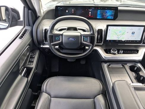 Used 2025 Ford Expedition Platinum w/ Driver's Package AWD/4WD image 14