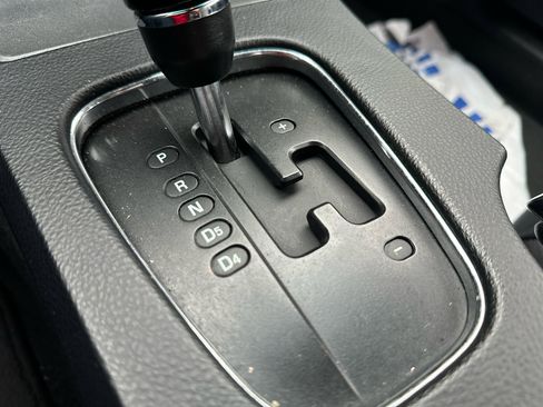 Used 2005 Ford Thunderbird image 39