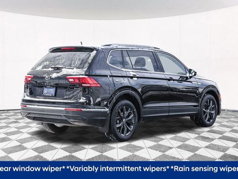 Certified 2024 Volkswagen Tiguan SE image 11