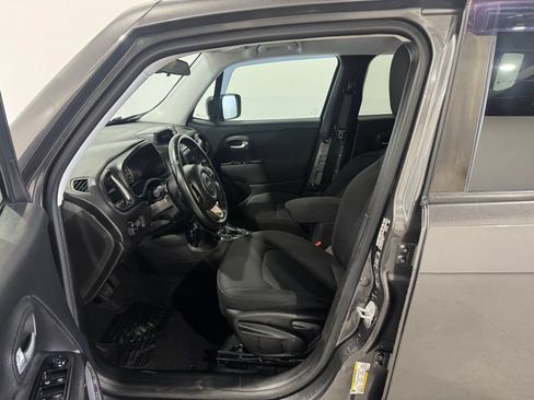 Used 2017 Jeep Renegade Latitude AWD/4WD image 16