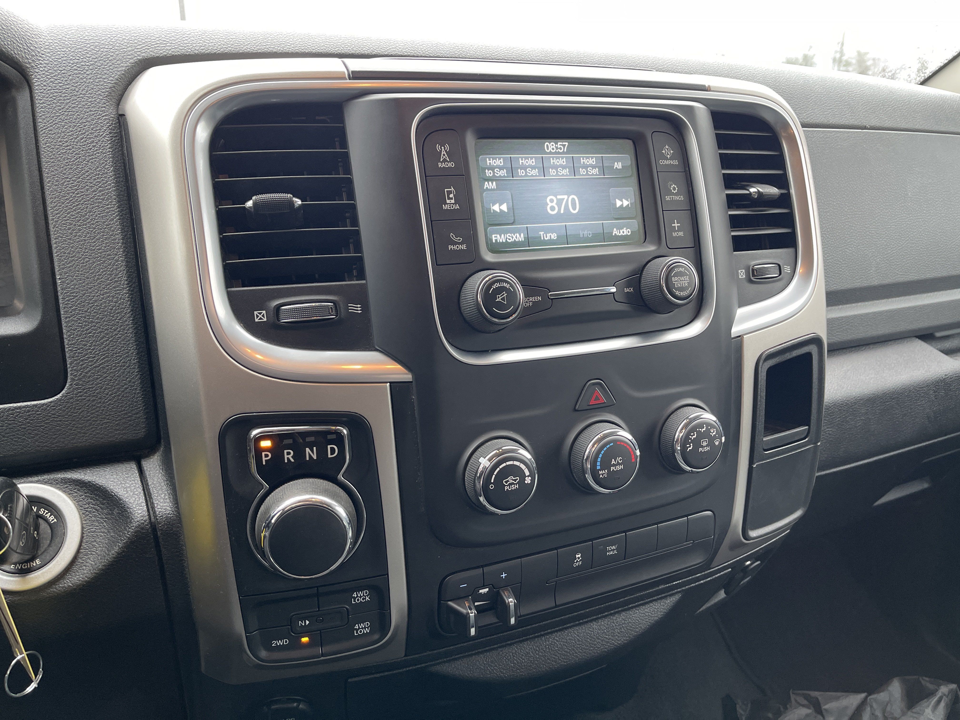 Used 2018 RAM 1500 Classic SLT AWD/4WD image 15