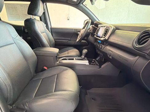 Used 2023 Toyota Tacoma Limited AWD/4WD image 23
