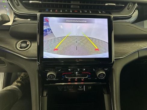 Used 2023 Jeep Grand Cherokee Overland AWD/4WD image 22