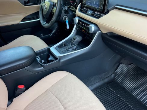 Certified 2021 Toyota RAV4 LE FWD image 16