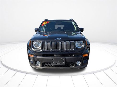 Used 2019 Jeep Renegade Latitude w/ Cold Weather Group image 18