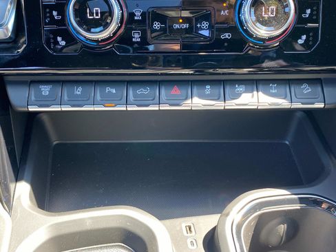 Used 2025 GMC Sierra 2500 AT4X w/ AT4X AEV Edition image 18