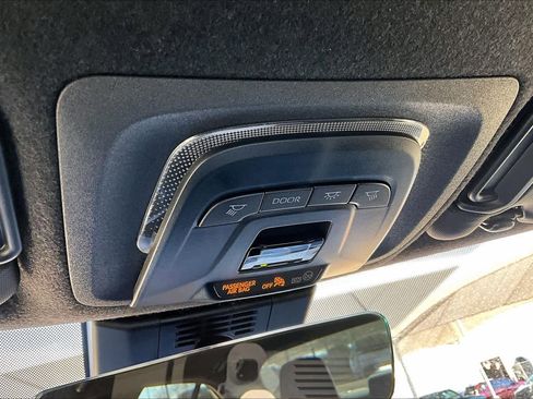 Used 2025 Toyota Corolla SE image 30