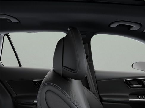 Used 2025 Mercedes-Benz GLC 300 4MATIC image 43