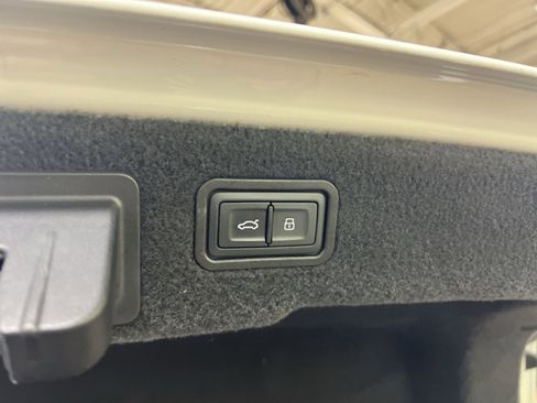 Used 2021 Audi A8 L 4.0T w/ Luxury Package image 27