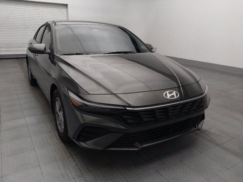 Used 2025 Hyundai Elantra SE FWD image 14