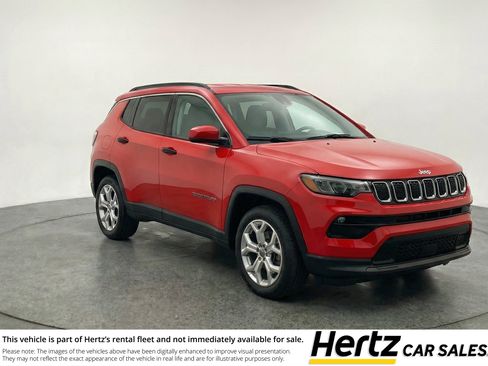 Used 2025 Jeep Compass Latitude image 1