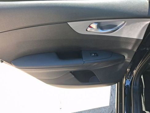 Used 2023 Kia Forte LXS w/ LXS Technology Package image 9