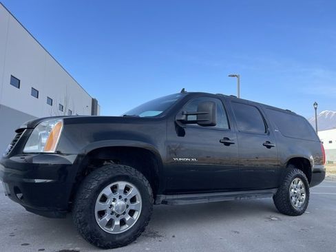 Used 2013 GMC Yukon XL 2500 SLT image 1