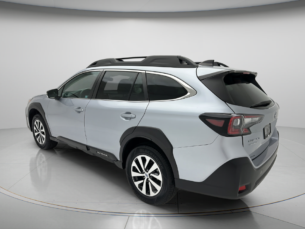 Used 2025 Subaru Outback Premium AWD/4WD image 4