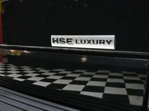 Used 2015 Land Rover LR4 HSE LUX image 35