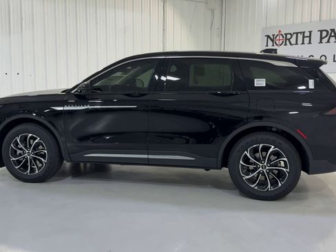 New 2026 Lincoln Nautilus Premier image 7