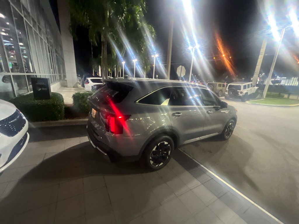 Used 2025 Kia Sorento S w/ Panoramic Sunroof Package FWD image 3