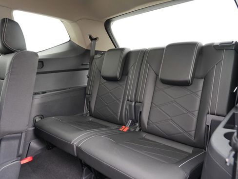 Used 2025 Volkswagen Atlas SE image 28