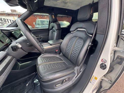 Used 2022 Rivian R1T Adventure image 12