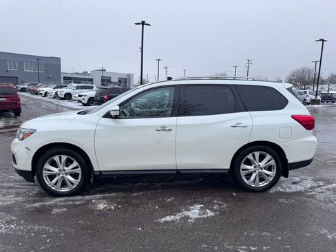 Used 2019 Nissan Pathfinder SL w/ SL Premium Package image 3