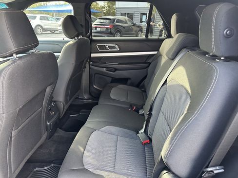 Used 2017 Ford Explorer XLT image 17