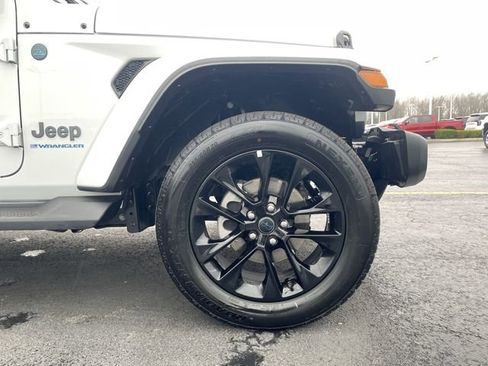Used 2025 Jeep Wrangler Unlimited Sahara AWD/4WD image 33