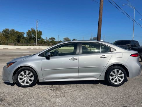 Used 2022 Toyota Corolla LE w/ Carpet Mat Package (TMS) image 2