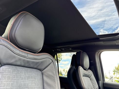Used 2024 Lincoln Navigator Black Label image 18