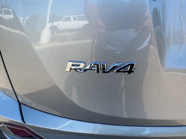 Used 2017 Toyota RAV4 LE w/ All Weather Liner Package AWD/4WD image 32