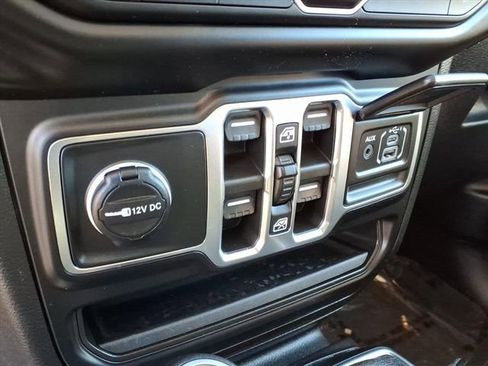 Used 2021 Jeep Gladiator Sport image 18