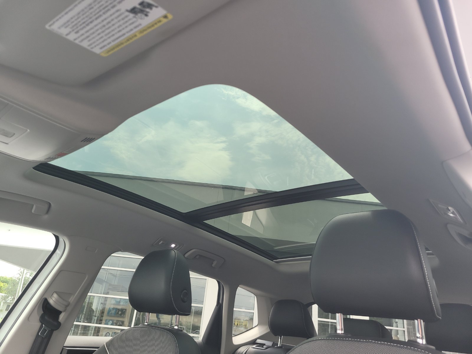 Used 2023 Volkswagen Taos SE w/ Panoramic Sunroof Package FWD image 17