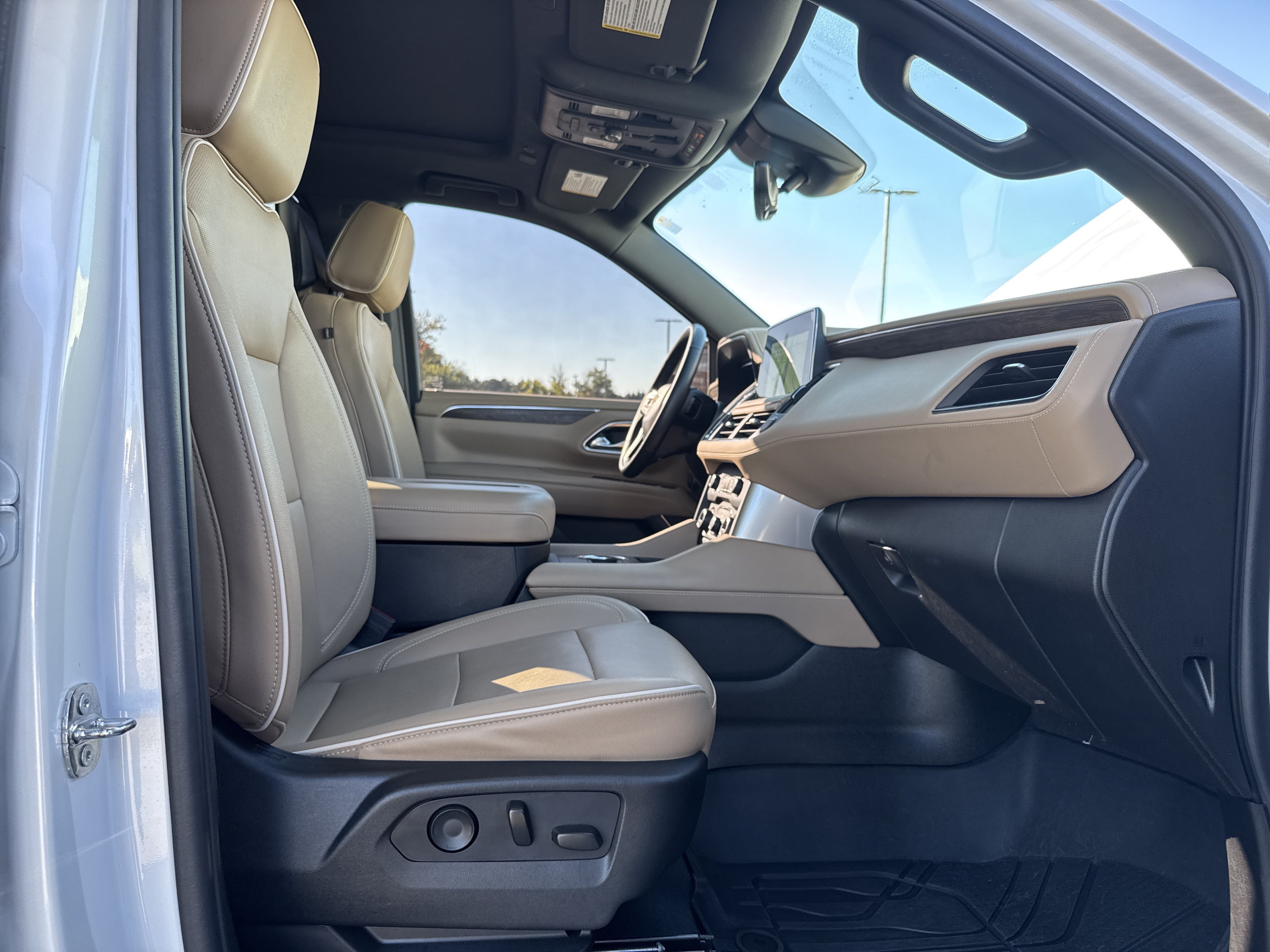 Used 2024 Chevrolet Tahoe Premier w/ Premium Package RWD image 33