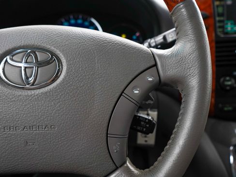 Used 2008 Toyota Sienna XLE Limited FWD image 28