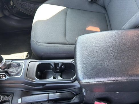 Used 2022 Jeep Wrangler Sport AWD/4WD image 16