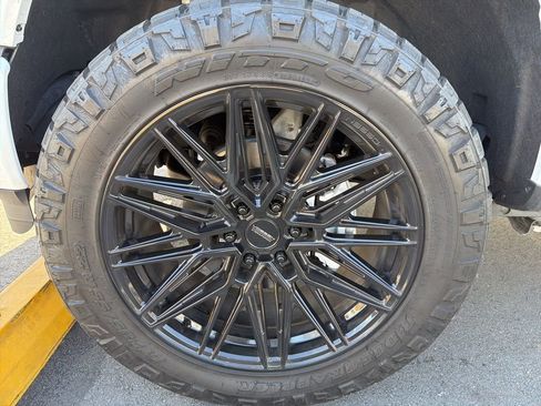 Used 2023 Ford F150 Lightning XLT image 4